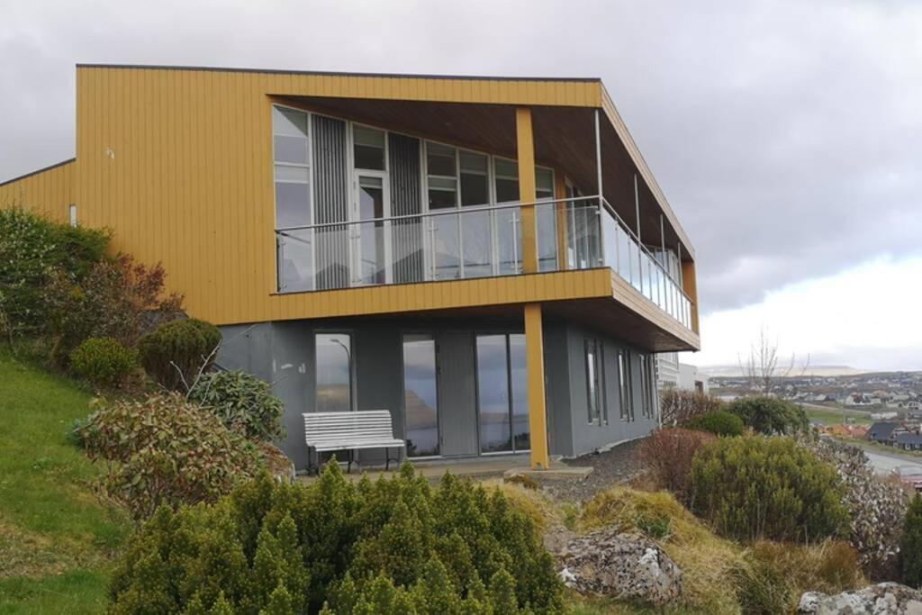 Large apartment with fabulous view of Tórshavn Exterior foto